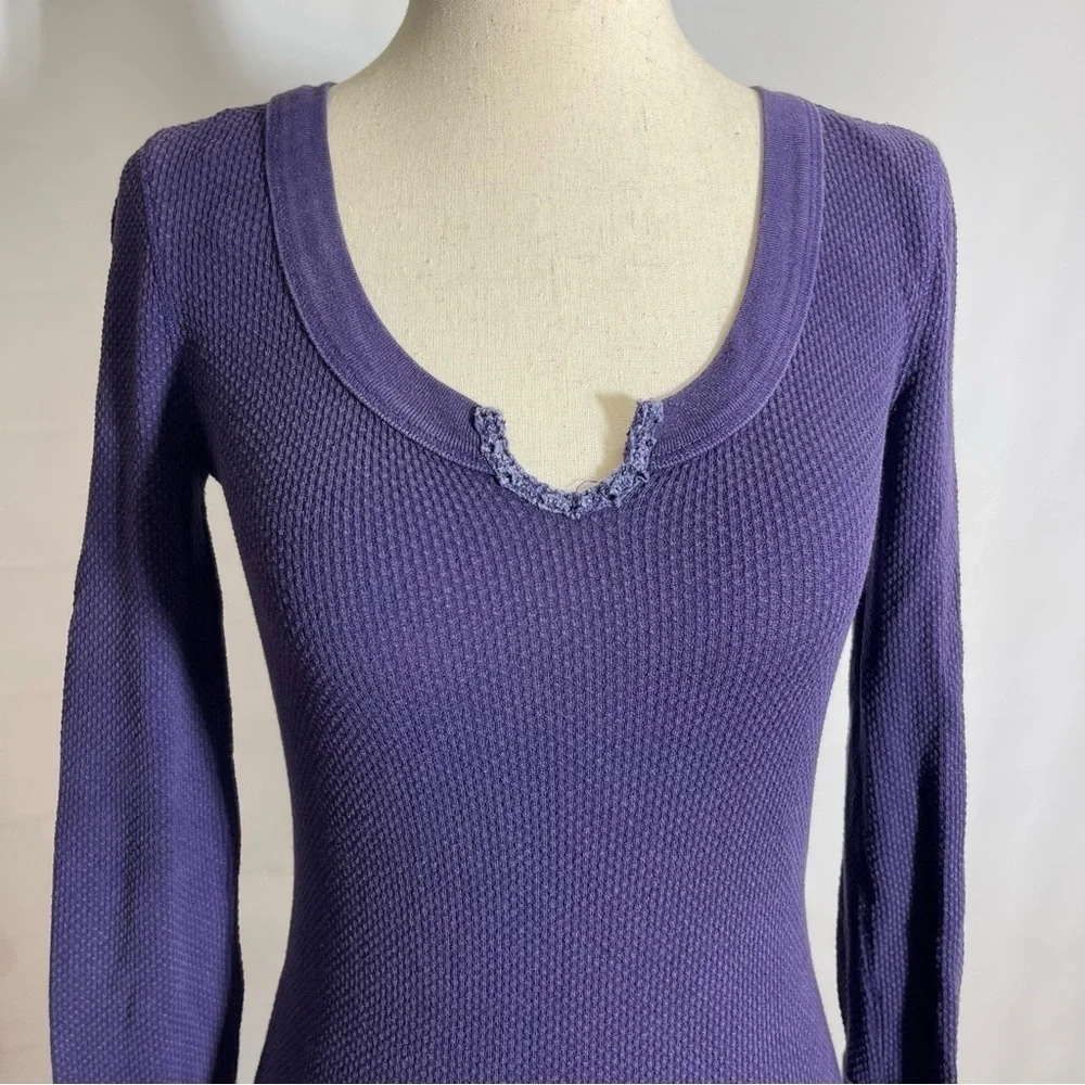 Free People • Kombucha Crochet Cuff Thermal Aubergine Purple S ASO Elena Gilbert